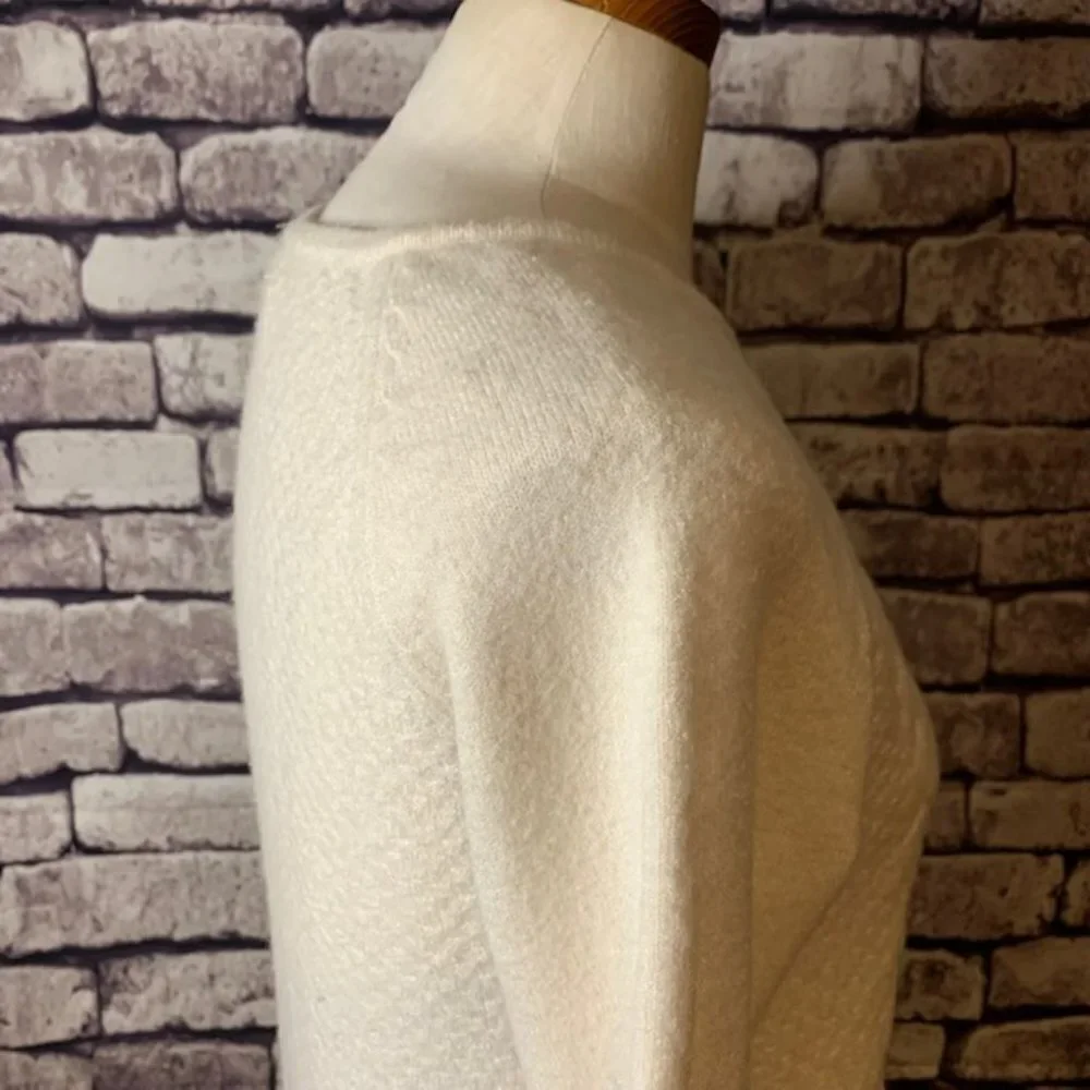 Cyrus Pullover Sweater Size Medium